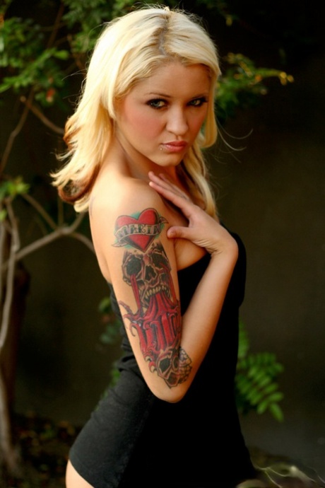 Tattooed blonde Jeska lifts up a little black dress to show her thong clad ass 18235561