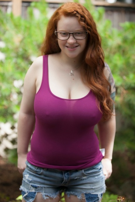 Natural redhead teen exposes her thick body and big saggy boobs in the woods 35184522