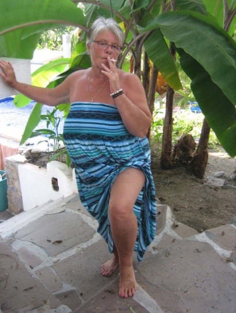 Fat Smoking Granny - Smoking Granny Porn Pics & Mature Sex Photos - MaturePornPics.com