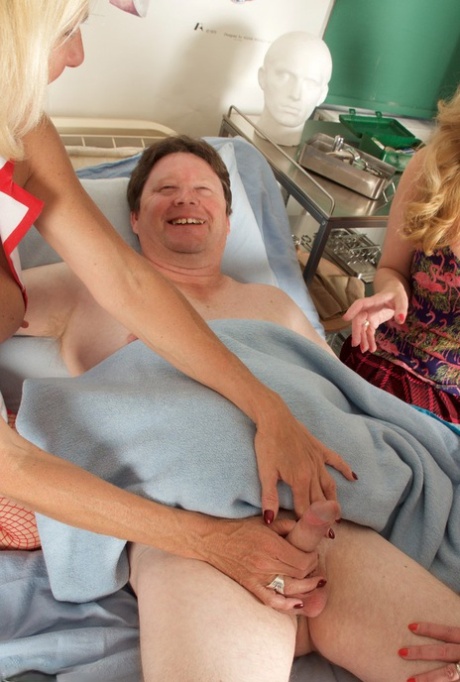 Blonde nurse Molly MILF and two of her girlfriends blow a male patient 82476607