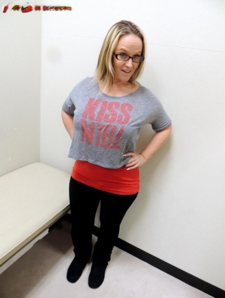 Overweight blonde Dee Siren gives a BJ before masturbating in a dressing room 69984391