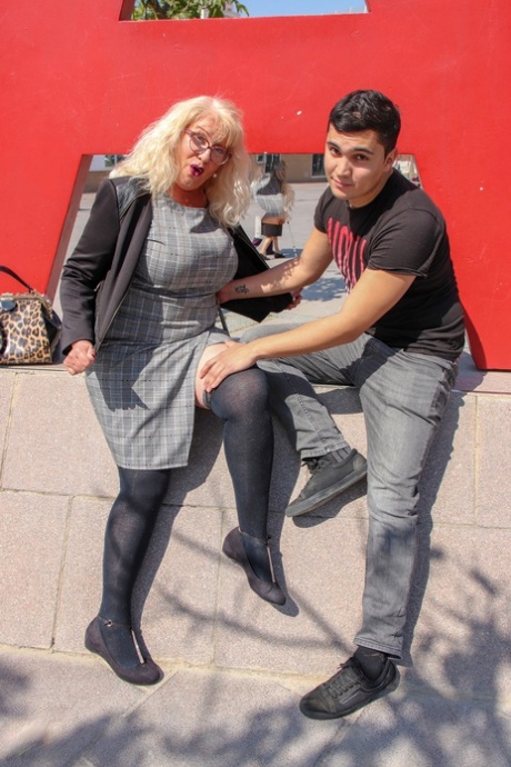 Mature fatty with blonde hair gets banged by her toy boy with her glasses on 95500128
