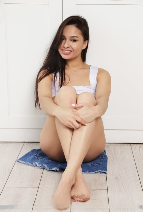 Barefoot teen Astrid Herrara enjoys a beverage before showing her great body 90767206