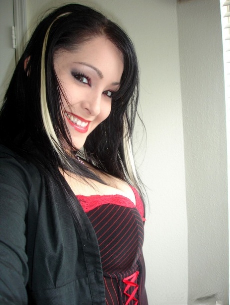 Asian chick shows her juicy ass before covering up her naked breasts 77268074