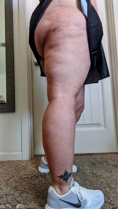 Nude Plumpers On Knees - Mature Thick Legs Porn Pics & Mature Sex Photos - MaturePornPics.com