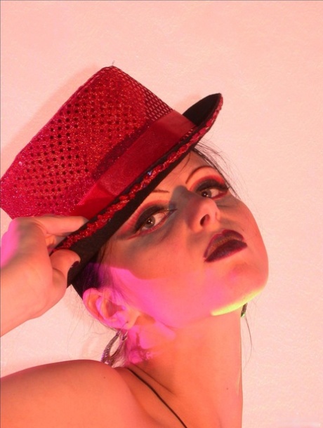Solo girl Tgt shows her pussy during a fantastic upskirt show 91121353