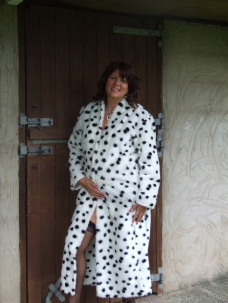Mature brunette Cassandra Uk looses her tits from a bra at the stables 51330336