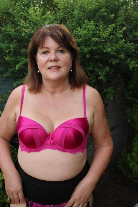 Mature woman Cassandra Uk slides her underwear aside to get at her horny pussy 78664484