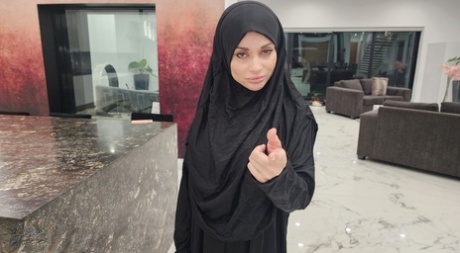 Muslim MILF Crystal Rush spills cum from her mouth to conclude POV sex 49411865