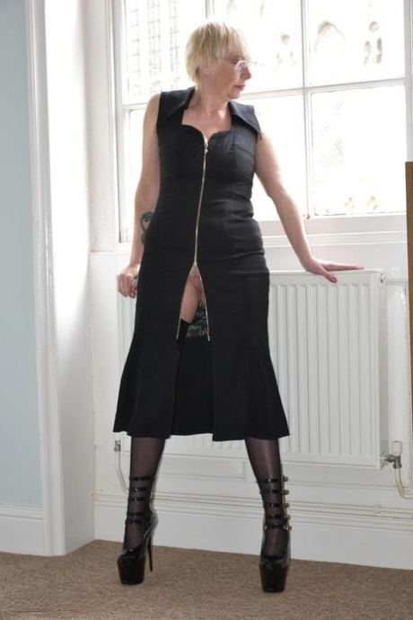 Older UK blonde Barby Slut looses her tits before spreading her snatch 80139757