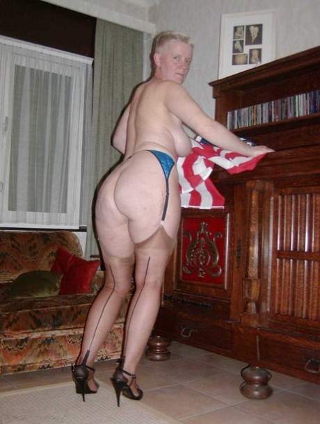 Mature woman with short hair Tiffany Pearl takes off a bikini in nylons 73091635