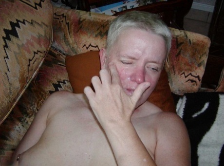 Mature lady Tiffany Pearl eats cum after sucking off her man friend 30640138