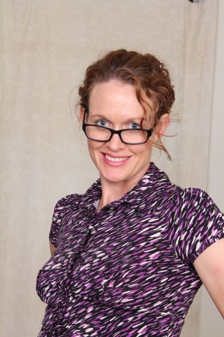 Middle-aged businesswoman takes off glasses and skirt on way to posing nude 88261629