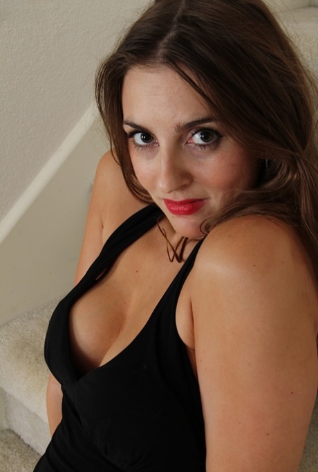 Veronica Shaw is hot milf with big tits and tiny shaved pussy 36363038