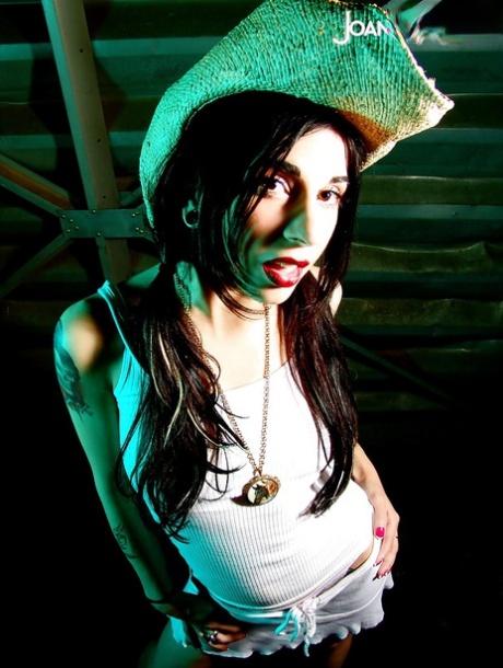 Close up amateur posing scene features brunette babe Joanna Angel 11223558